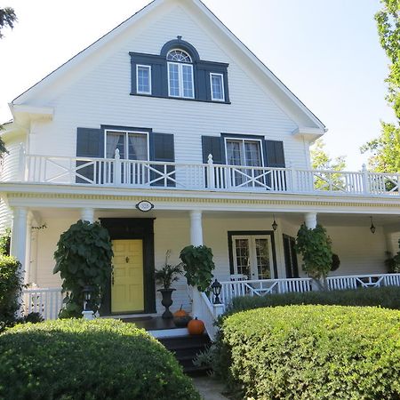 Bed and Breakfast Lakewinds Country Manor Ниагара-он-те-Лейк Экстерьер фото